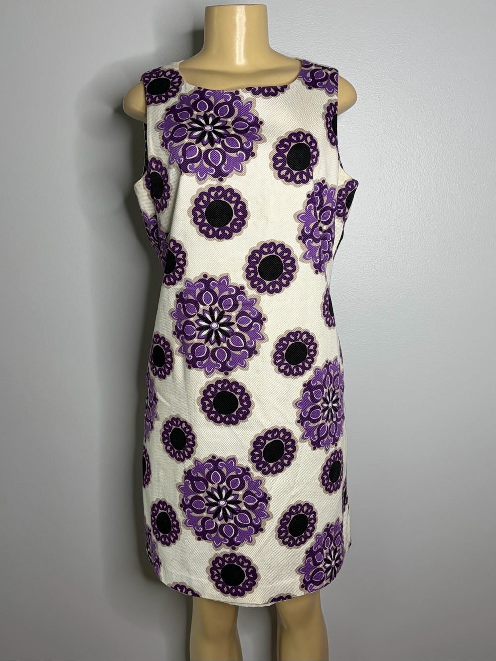 Willi Smith White Shift Dress with Purple Floral Medallions Size 8